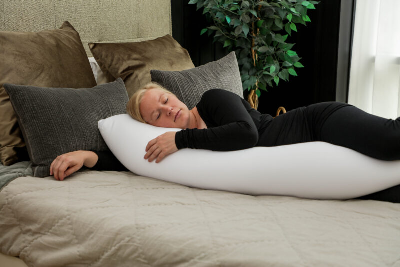 Pregnancy and nursing pillow white